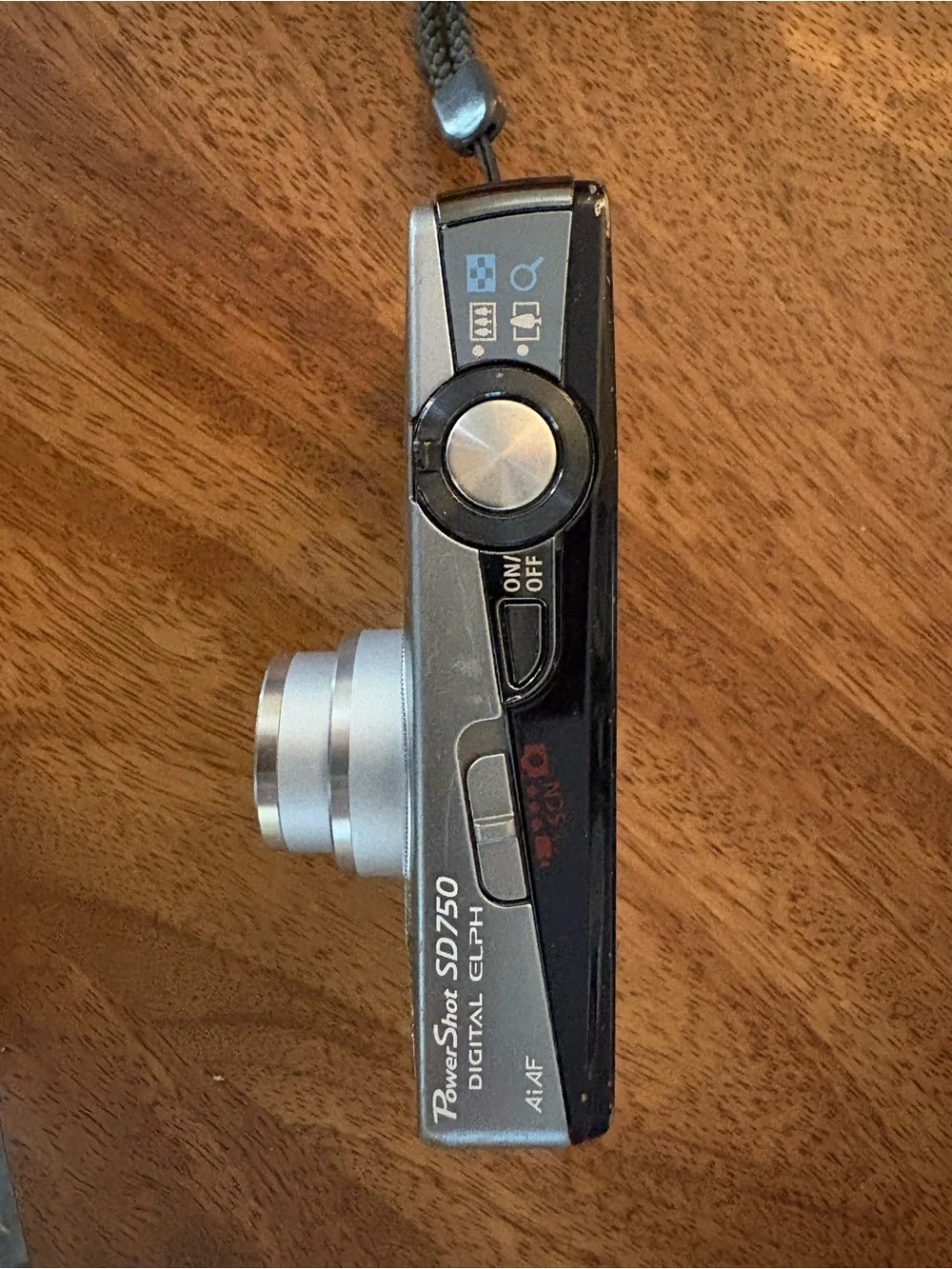 (SELLING FOR PARTS) Canon PowerShot SD750 Digital Elph